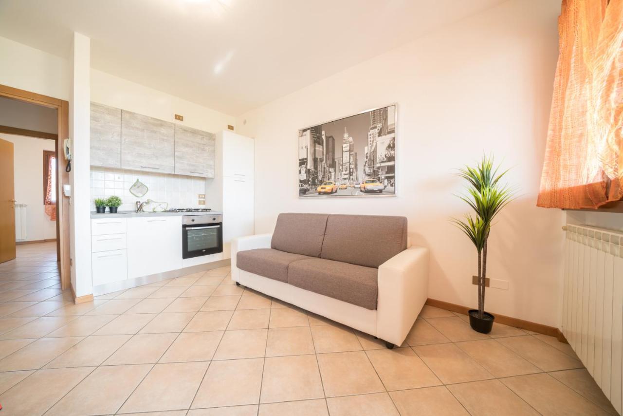 דסנזאנו דל גארדה Gardappartamenti Cascinale Pool מראה חיצוני תמונה